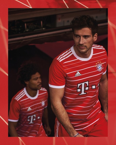 Maglia FC Bayern München Stanisic 44 Divisa Prima 2022/23 Manica Lunga